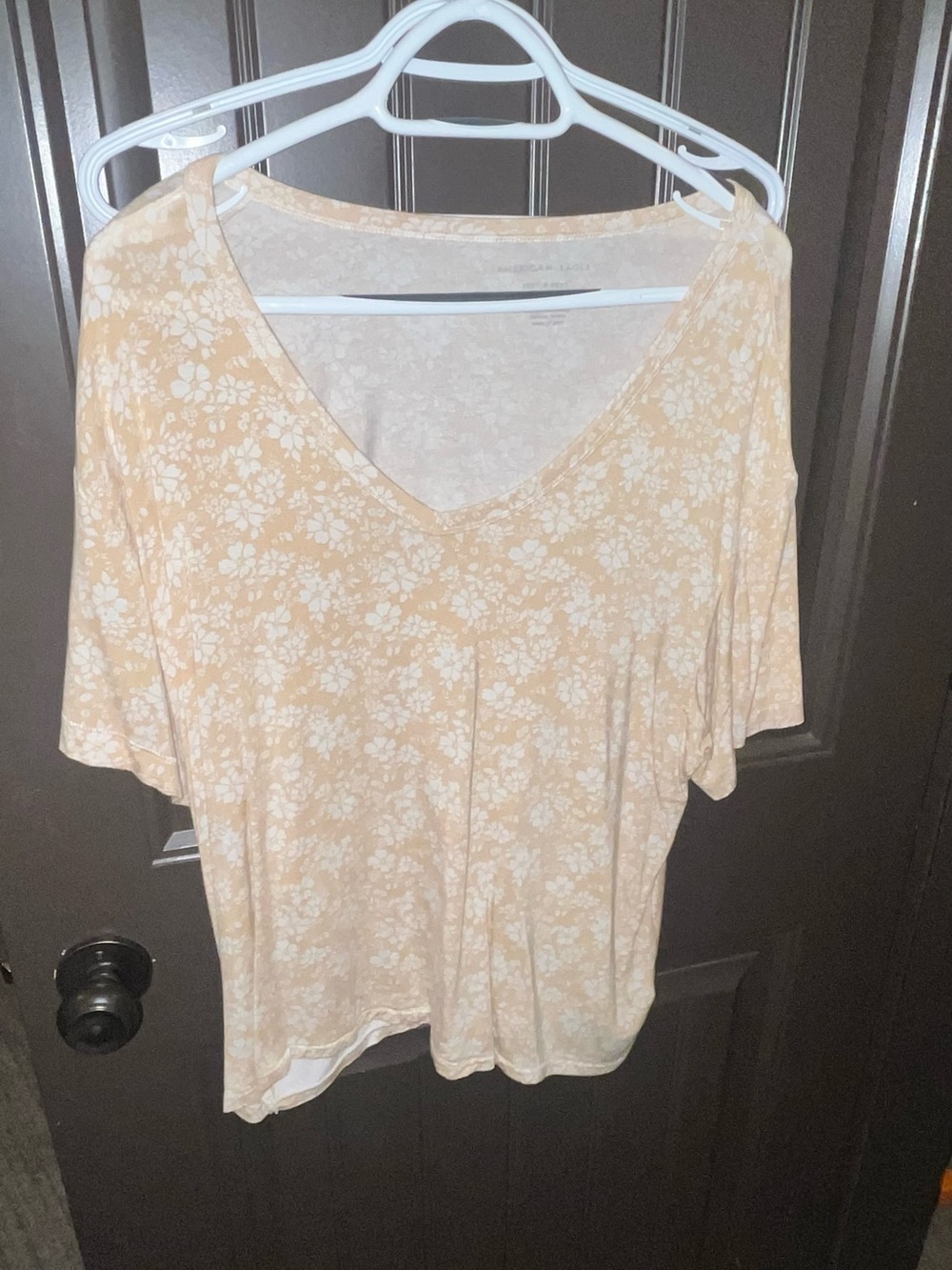 American Eagle Outfitters Light Peach Floral V-Neck Short Sleeve Tee
